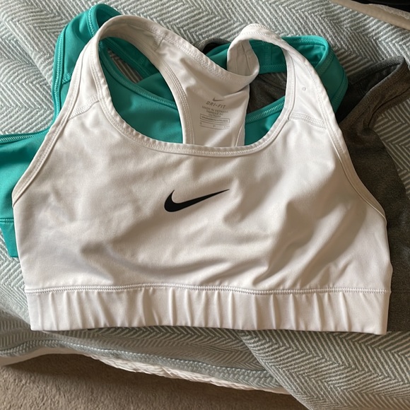 Nike sports bras - Picture 7 of 8